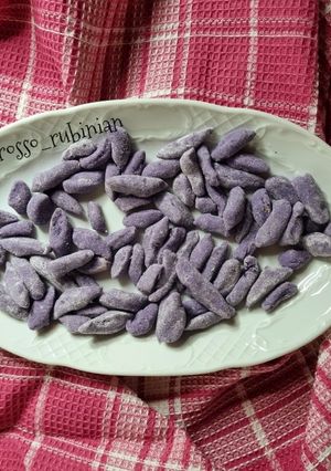 Foto di Gnocchi di patate viola con albumi