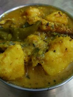 মেটে আলুর তরকারি(Mete aloor torkari recipe in Bengali) রেসিপির প্রধান ছবি