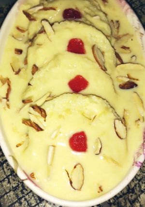 कस्टर्ड ब्रेड रसमलाई (Custard bread rasmalai recipe in Hindi) रेसिपी मुख्य फोटो