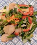 Cơ trai xào ớt chuông và cần tỏi tây