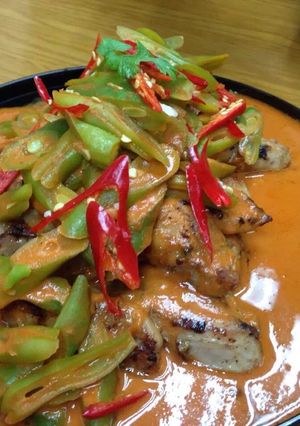 รูปของ อกไก่ย่างซอสพะแนง