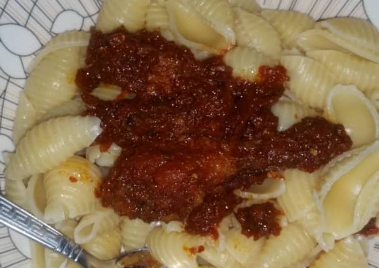 Boiled macaroni with chicken tomato paste stew