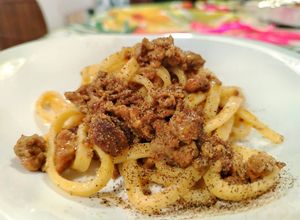 Foto di Scialatielli Freschi in Bianco con Tritato Misto e Olio di Tartufo