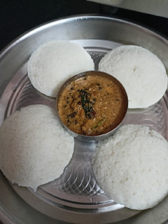 தேங்காய் எள்ளு சட்னி(coconut sesame chutney recipe in tamil) செய்முறை முக்கிய புகைப்படம்