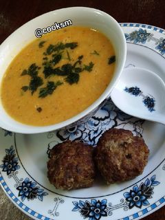 صورة لوصفة حساء العدس الأحمر واليقطين