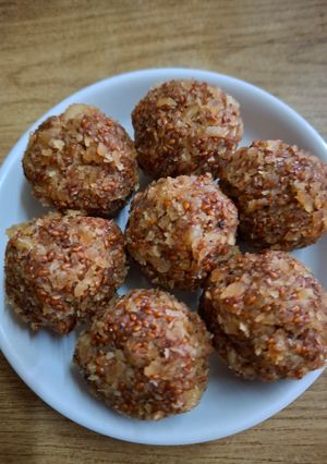 A picture of Garden cress ladoo.