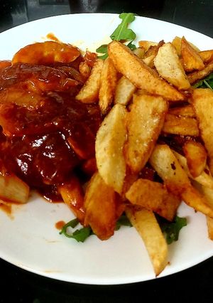 A picture of My Tasty Chicken, Onion in BBQ Sauce with Homemade Chips 🤩.