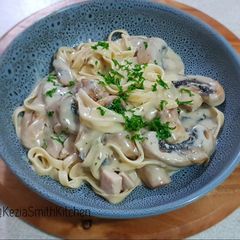 A picture of Creamy Chicken Pasta with Mushrooms.