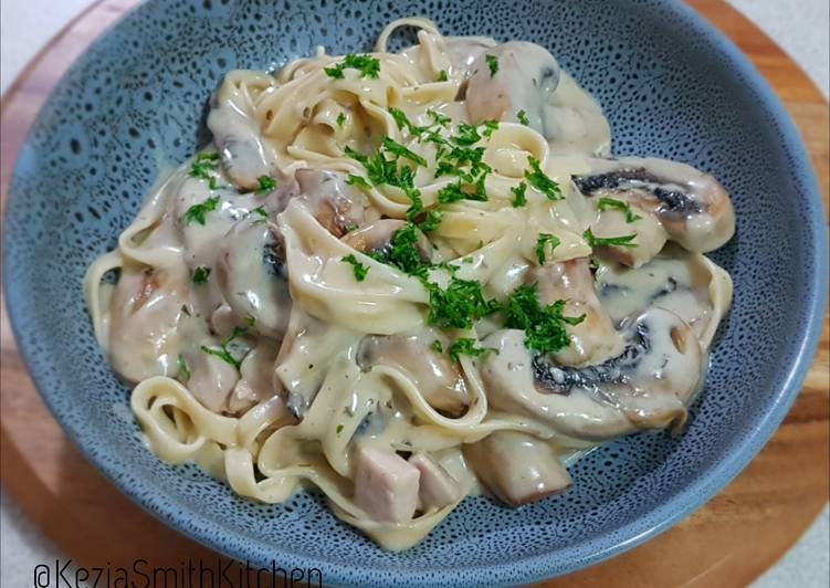 Simple Way to Make Quick Creamy Chicken Pasta with Mushrooms