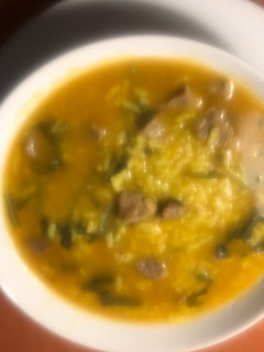 Una foto de Arroz con secreto ibérico y acelgas silvestres en olla rápida