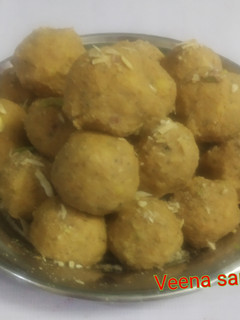 बेसन के लड्डू (Besan ke Laddu recipe in Hindi) रेसिपी मुख्य फोटो