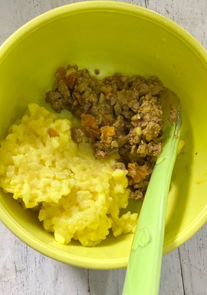Foto resep Nasi tim kuning dan oseng hati ayam MPASI 11 bulan
