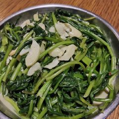 A picture of Kangkong with Fermented Tofu.