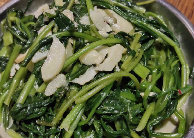 Steps to Make Favorite Kangkong with Fermented Tofu