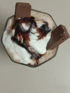 ચોકલેટ મિલ્ક શેક (Chocolate Milk Shake Recipe In Gujarati) રેસીપી મુખ્ય ફોટો