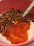Iogurte com Dióspiro e Granola