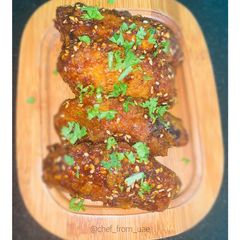 A picture of Garlic Honey Glazed Wings.