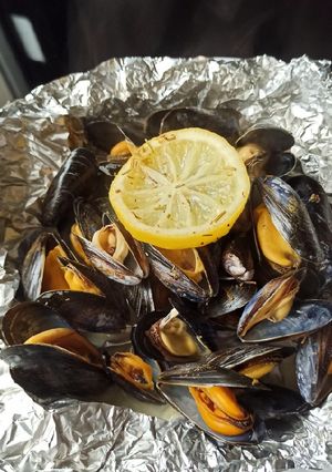 Une photo de Papillotes de moules à la plancha