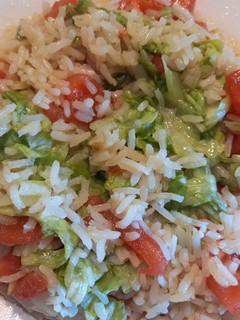Una foto de Ensalada fresca con arroz
