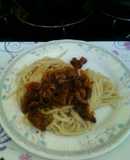 Spaguetti con carne y cebolla