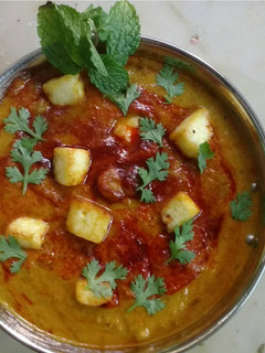 A picture of Matar Paneer – .