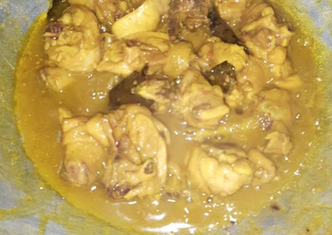 Ayam bumbu kuning