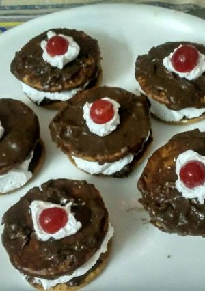 A picture of Homemade chocolate cream biscuits.