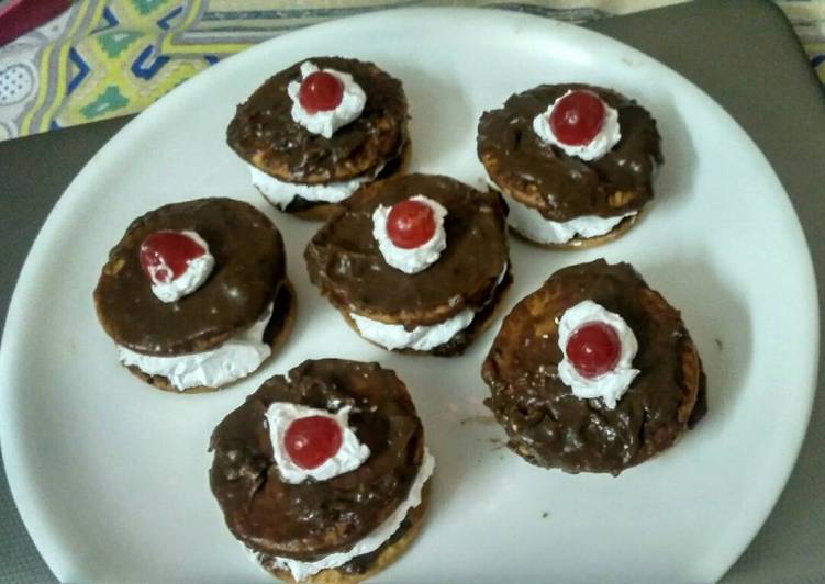 Recipe of Any-night-of-the-week Homemade chocolate cream biscuits