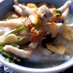 A picture of Soto ceker istimewa.