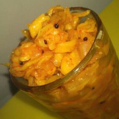 A picture of Pyaaz kairi chutney.