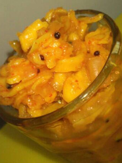 A picture of Pyaaz kairi chutney.
