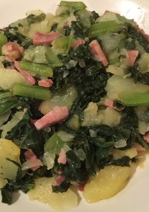 Foto principal de Acelgas con patatas y bacon en estuche de vapor Lékué