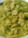Cavatelli con crema di asparagi, zucchine e gamberetti