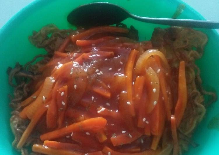 Darmi (dadar mie) saus asam pedas