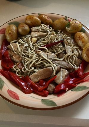 Una foto de Atún rojo con gulas