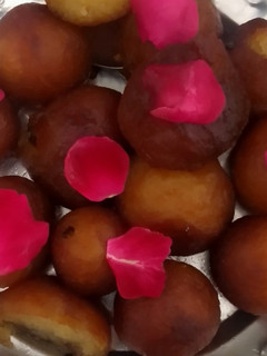 ગુલાબ જાંબુ (Gulab Jamun Recipe In Gujarati) રેસીપી મુખ્ય ફોટો