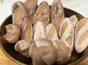 Una foto de pancitos de harina sin gluten