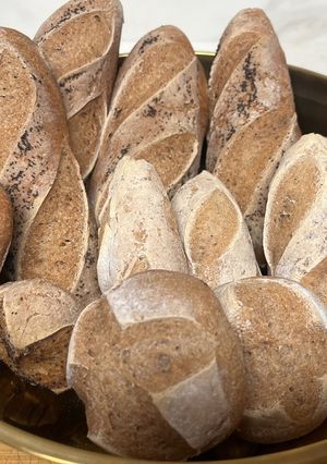 Una foto de Panecillos sin Gluten !!!!Larga Fermentación Receta de “ Mamafermenta “….