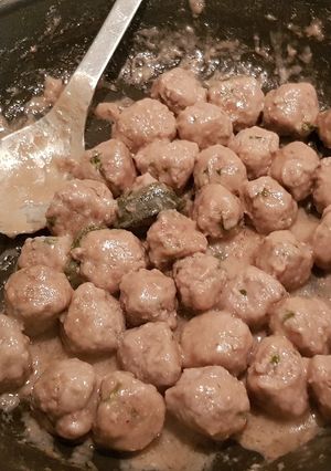 A picture of Italian meatballs aka Polpette.