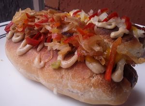 Una foto de Hot dogs🌭 caseros🥓🧀...🤔