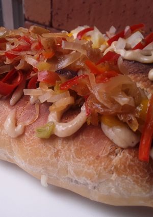 Una foto de Hot dogs🌭 caseros🥓🧀...🤔