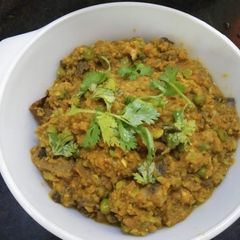 A picture of Coriander Mushroom Curry.
