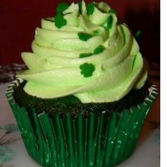 A picture of Green velvet cup cakes.