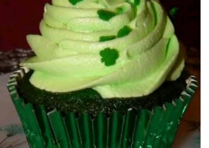 Recipe of Ultimate Green velvet cup cakes