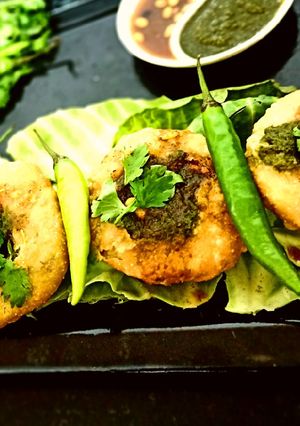 मटर की कचौड़ी (Matar kachori recipe in Hindi) रेसिपी मुख्य फोटो