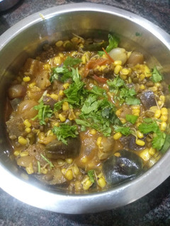 முளைகட்டிய பாசிப் பயிறு கத்திரிக்காய் கூட்டு செய்முறை முக்கிய புகைப்படம்