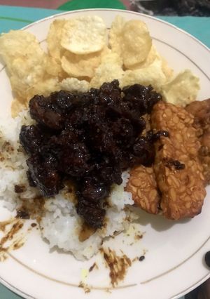 A picture of Sapi kunyit masak kecap.