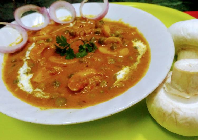 Recipe of Quick Mushroom Matar