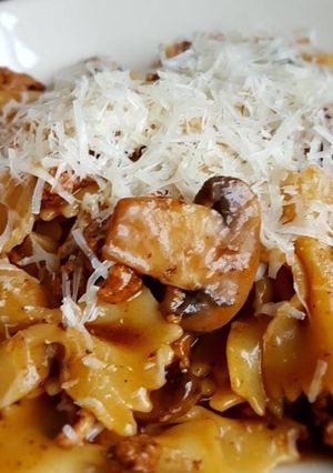 A picture of Pork and mushroom pasta bows.