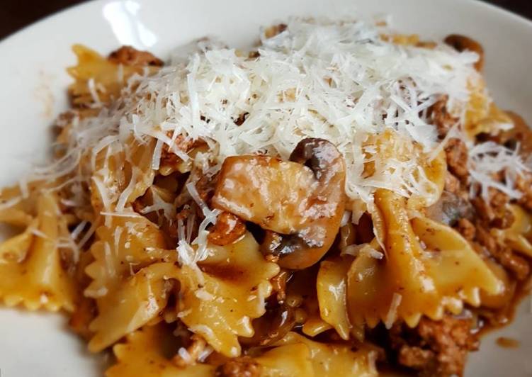 Step-by-Step Guide to Prepare Yummy Pork and mushroom pasta bows
